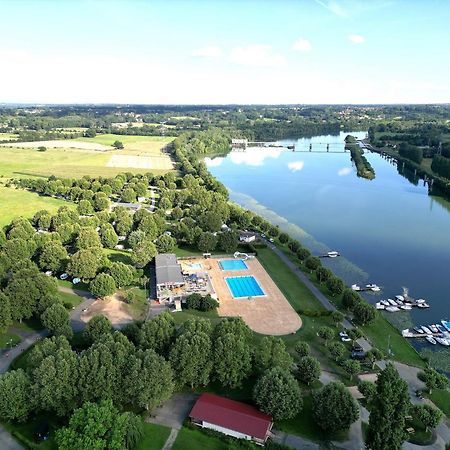 Camping De Thoissey *** Luaran gambar