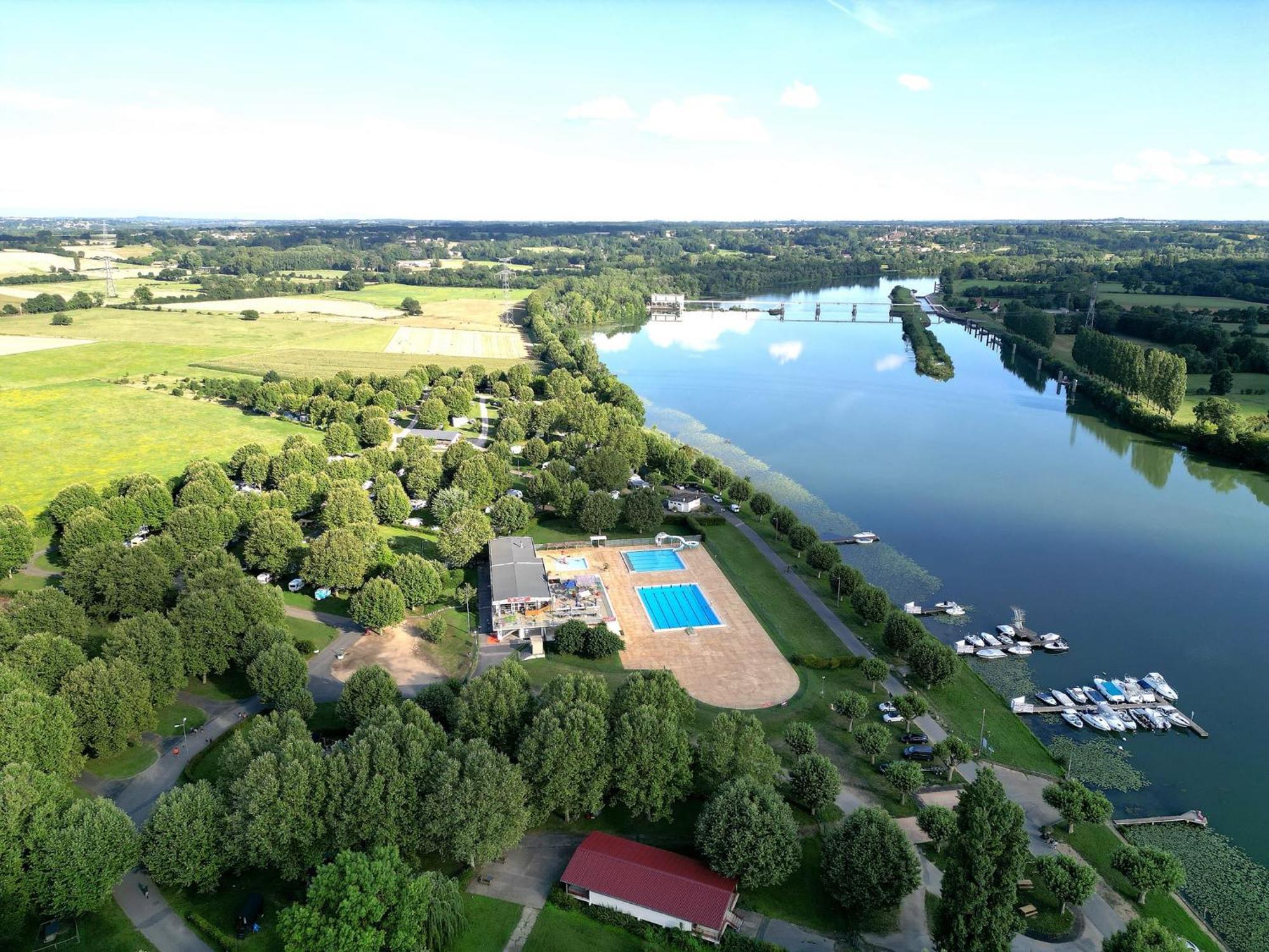 Camping De Thoissey *** Luaran gambar