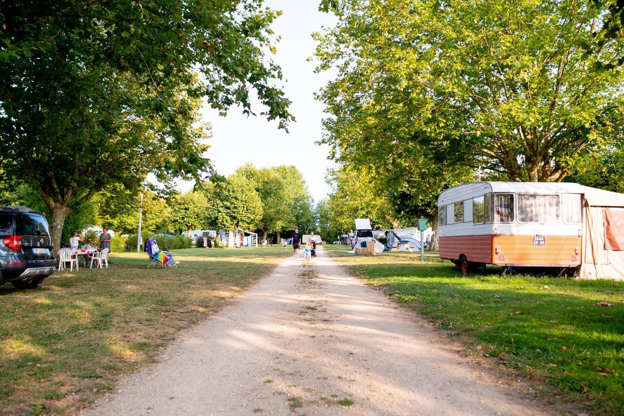 Camping De Thoissey *** Luaran gambar
