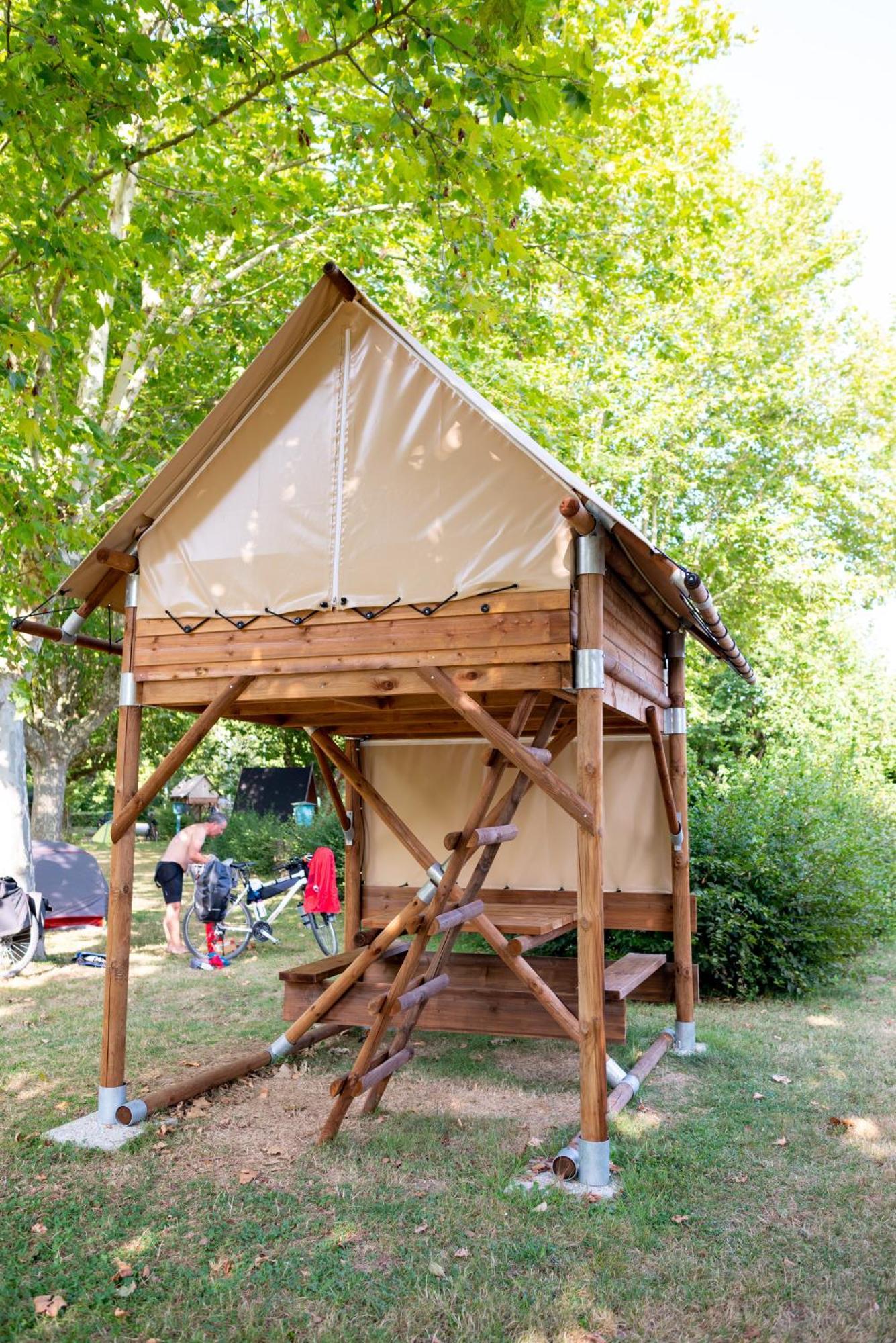Camping De Thoissey *** Luaran gambar