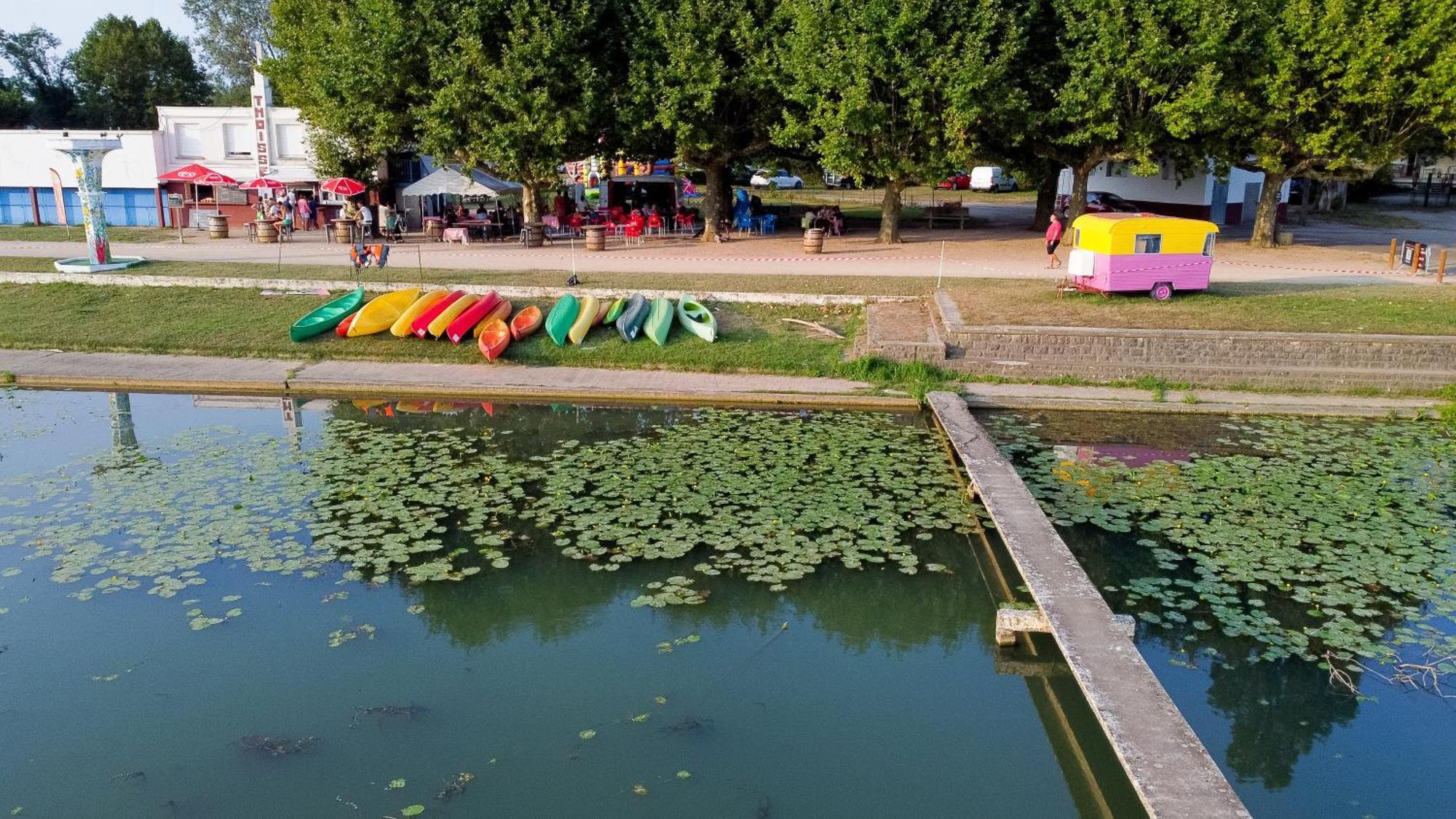 Camping De Thoissey *** Luaran gambar