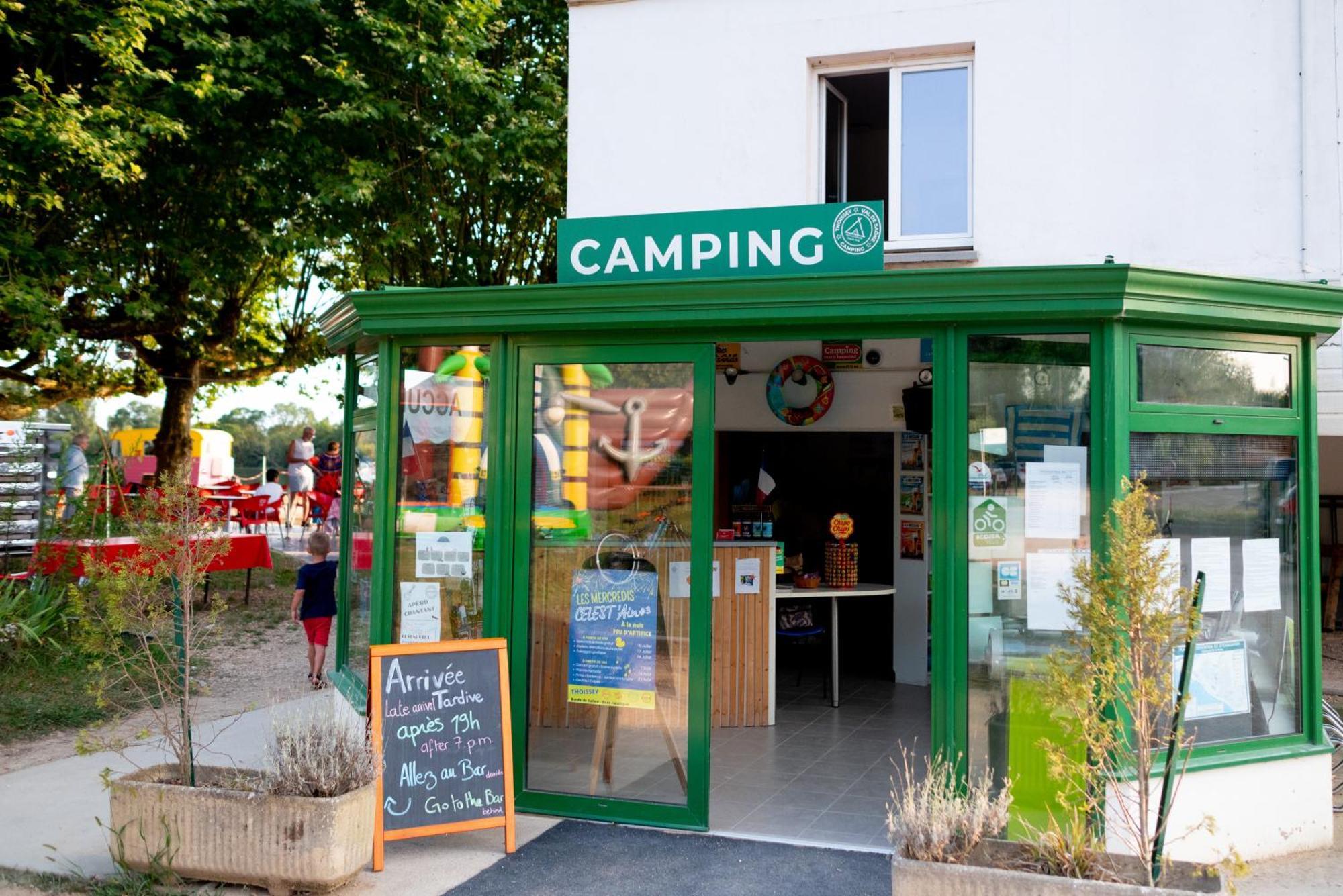 Camping De Thoissey *** Luaran gambar