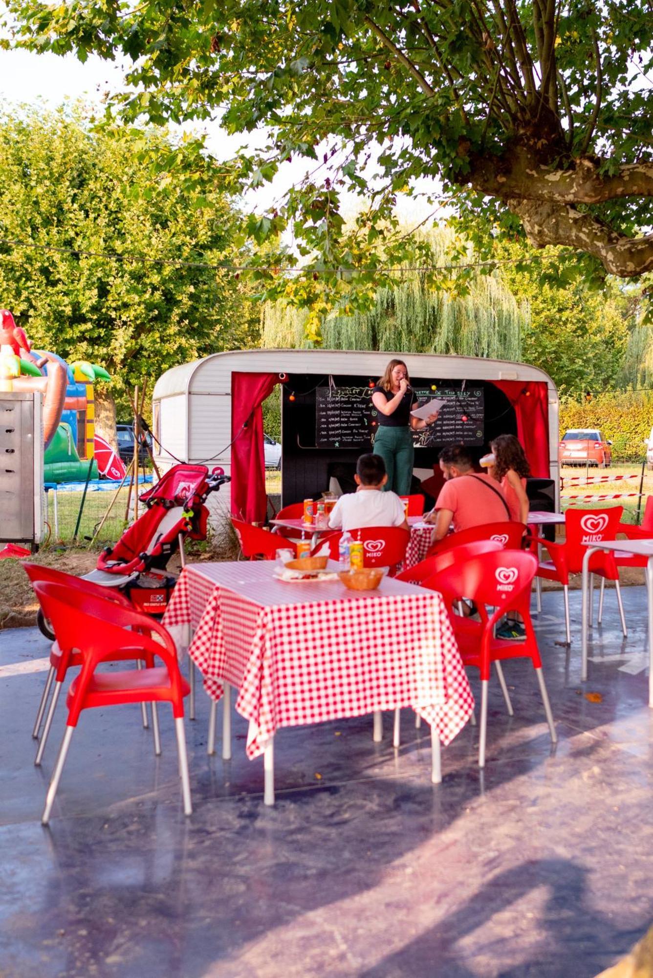 Camping De Thoissey *** Luaran gambar