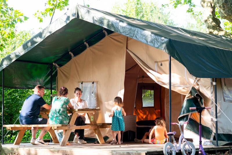 Camping De Thoissey *** Luaran gambar