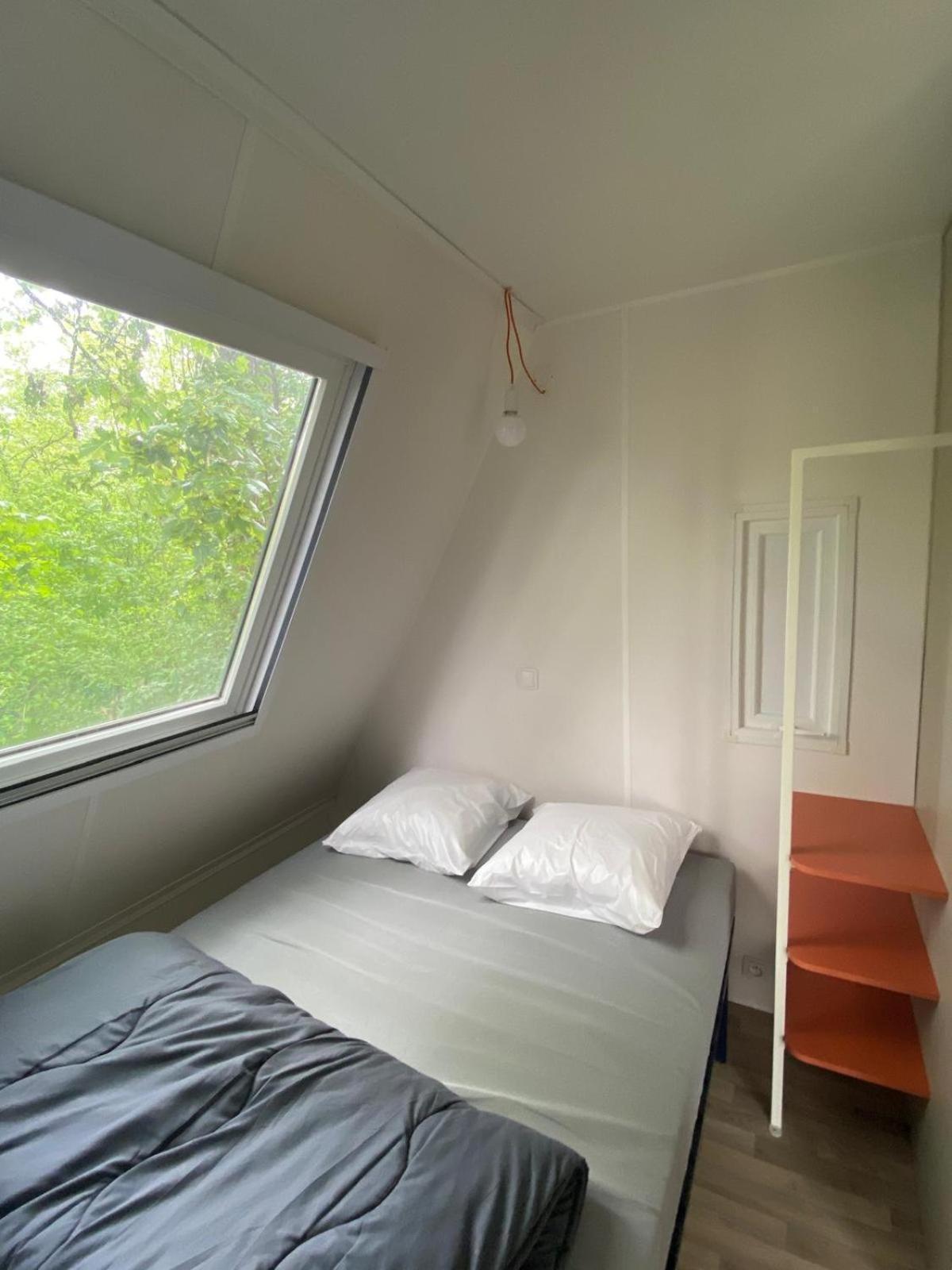 Camping De Thoissey *** Bilik gambar
