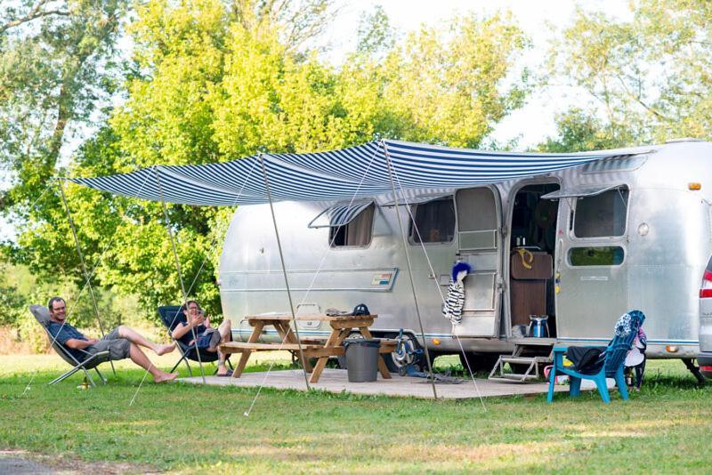 Camping De Thoissey *** Luaran gambar