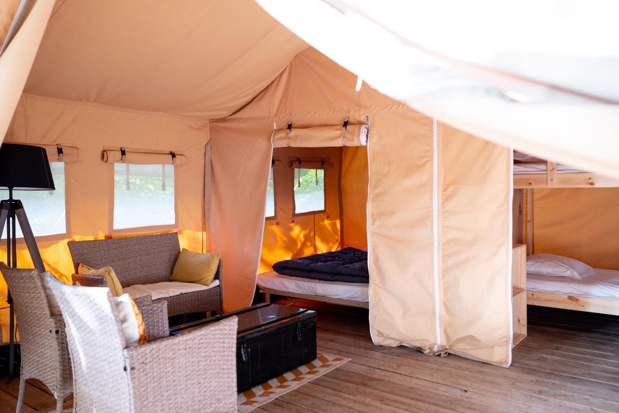 Camping De Thoissey *** Luaran gambar